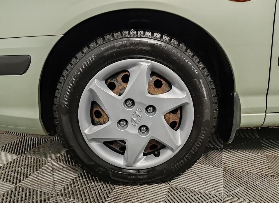 Hyundai Elantra, III (XD2) Рестайлинг 1.6 MT (105 л.с.)