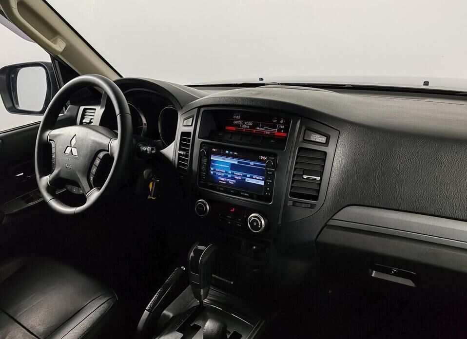 Mitsubishi Pajero, IV Рестайлинг 1 3.0 AT (178 л.с.) 4WD