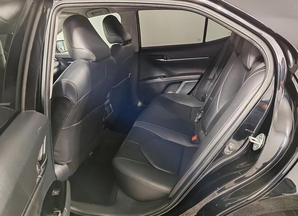Toyota Camry 2.5 AT (181 л.с.)