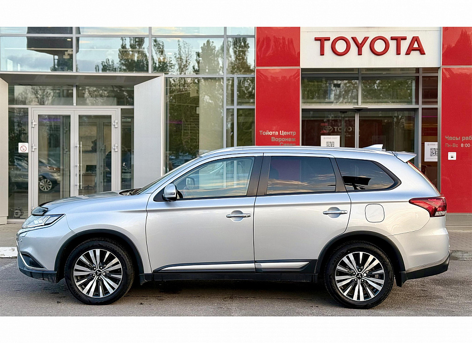 Mitsubishi Outlander, III Рестайлинг 3 2.4 CVT (167 л.с.) 4WD