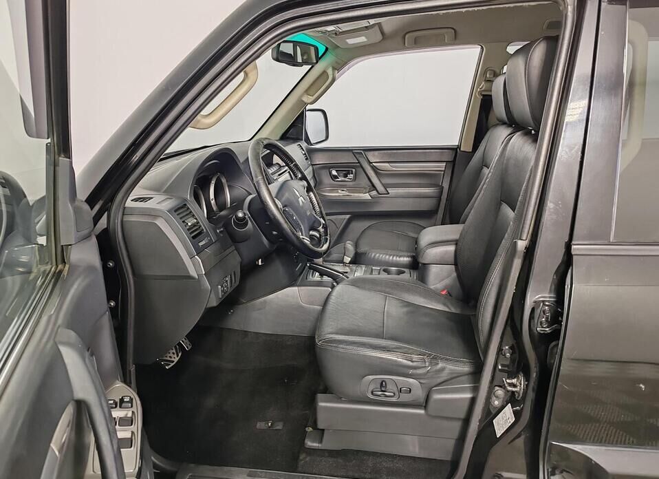 Mitsubishi Pajero, IV Рестайлинг 2 3.0 AT (178 л.с.) 4WD