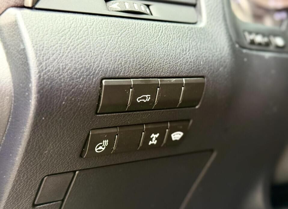 Lexus RX, IV 200t 2.0 AT (238 л.с.)