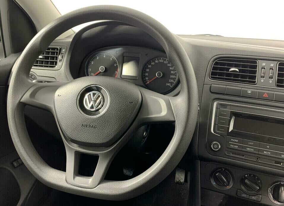 Volkswagen Polo 1.6 MT (90 л.с.)