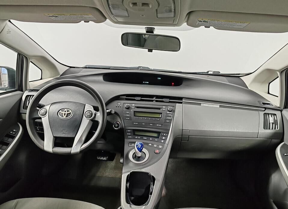 Toyota Prius, III (XW30) 1.8hyb AT (99 л.с.)