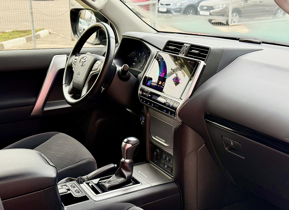Toyota Land Cruiser Prado, 150 Series Рестайлинг 3 2.8d AT (204 л.с.) 4WD