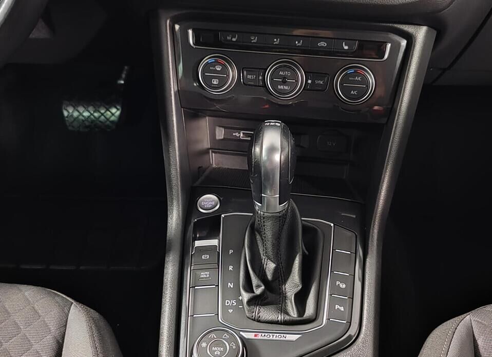 Volkswagen Tiguan 2.0 AMT (180 л.с.) 4WD