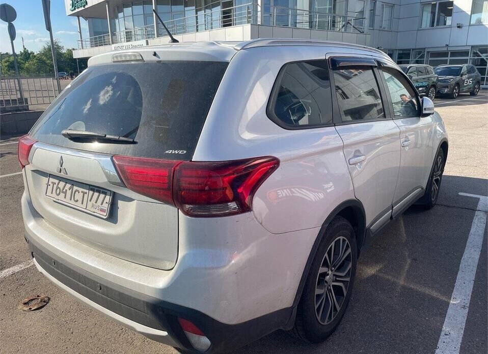 Mitsubishi Outlander, III Рестайлинг 2 2.0 CVT (146 л.с.) 4WD