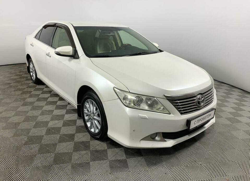 Toyota Camry 2.5 AT (181 л.с.)