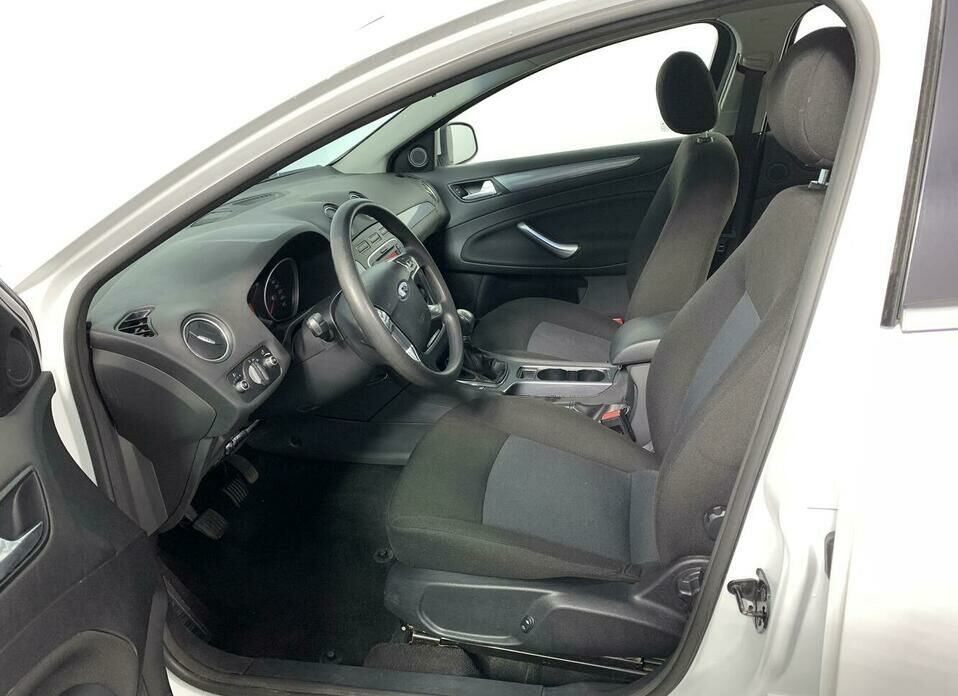 Ford Mondeo 1.6 MT (120 л.с.)