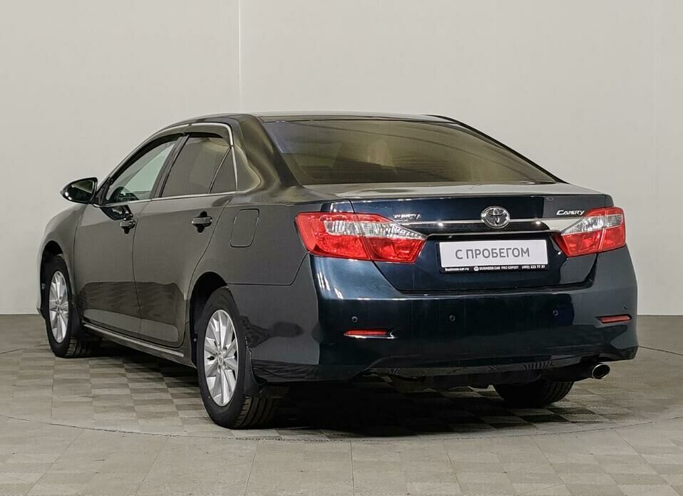 Toyota Camry 2.5 AT (181 л.с.)