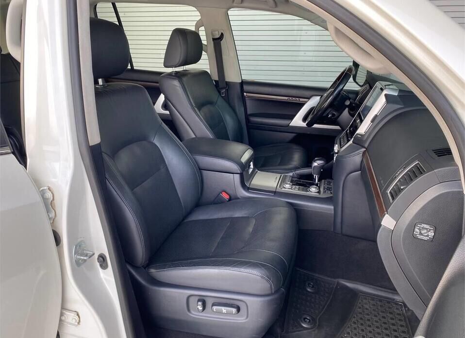 Toyota Land Cruiser, 200 Series Рестайлинг 2 4.5d AT (249 л.с.) 4WD