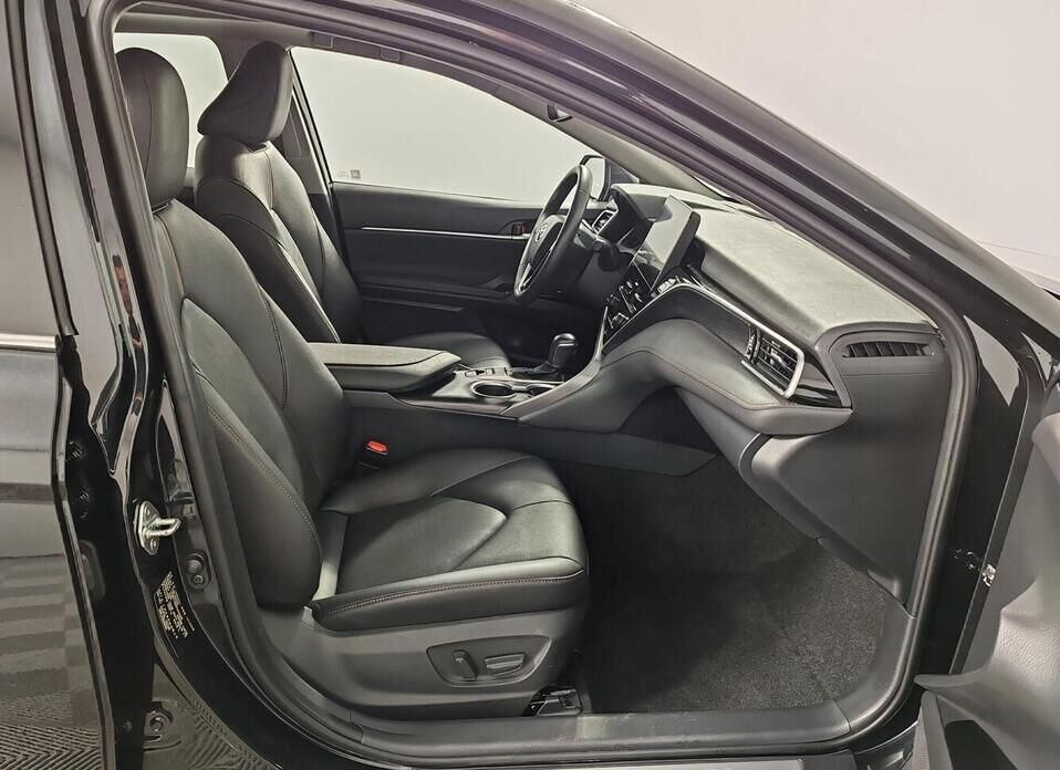 Toyota Camry 2.5 AT (209 л.с.)