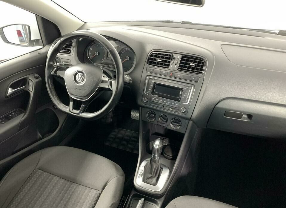 Volkswagen Polo 1.6 AT (110 л.с.)