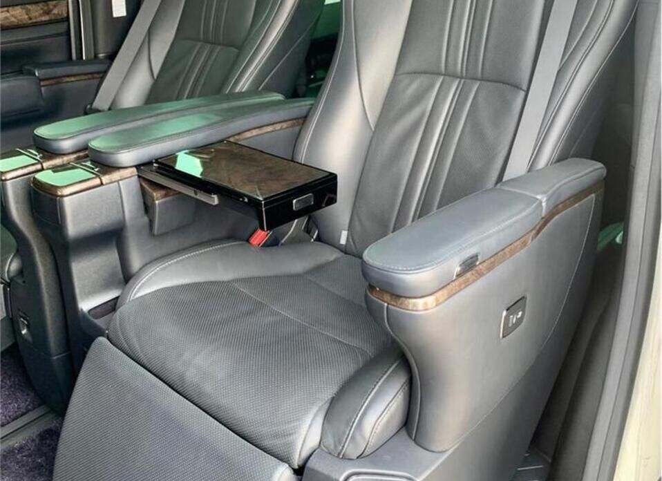 Toyota Vellfire 2.5hyb CVT (152 л.с.) 4WD
