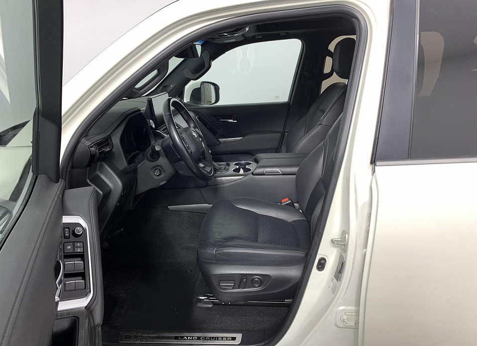 Toyota Land Cruiser, 300 Series 3.5 AT (415 л.с.) 4WD