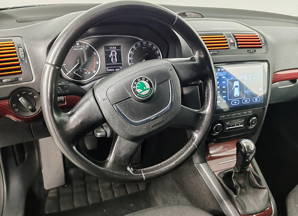 Skoda Octavia, II (A5) Рестайлинг 1.6 MT (102 л.с.)