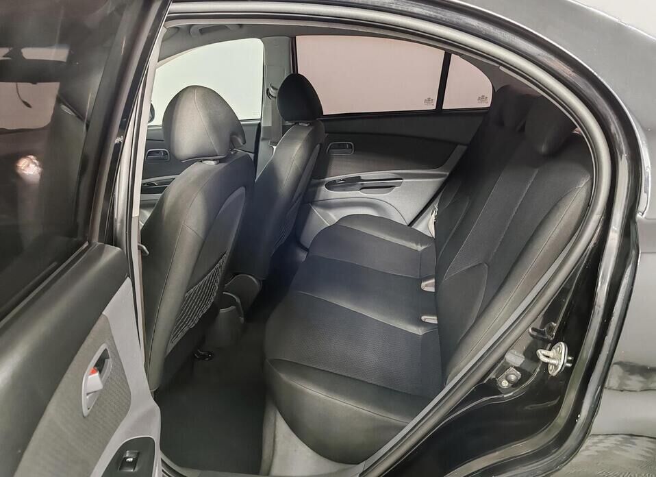 Kia Rio, II Рестайлинг 1.4 MT (97 л.с.)