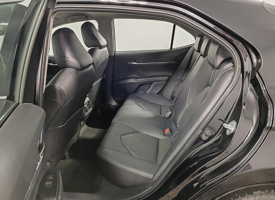 Toyota Camry 2.5 AT (200 л.с.)