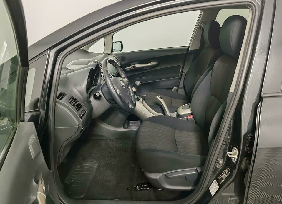 Toyota Auris 1.6 MT (124 л.с.)
