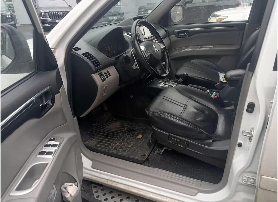 Mitsubishi Pajero Sport, II Рестайлинг 2.5d AT (178 л.с.) 4WD