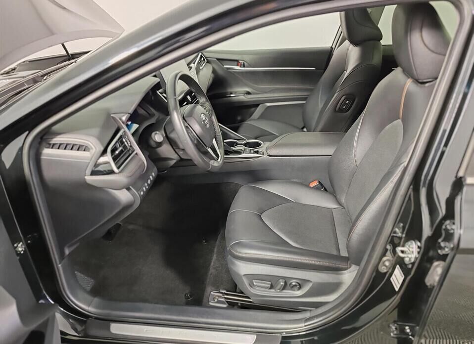 Toyota Camry 2.5 AT (209 л.с.)