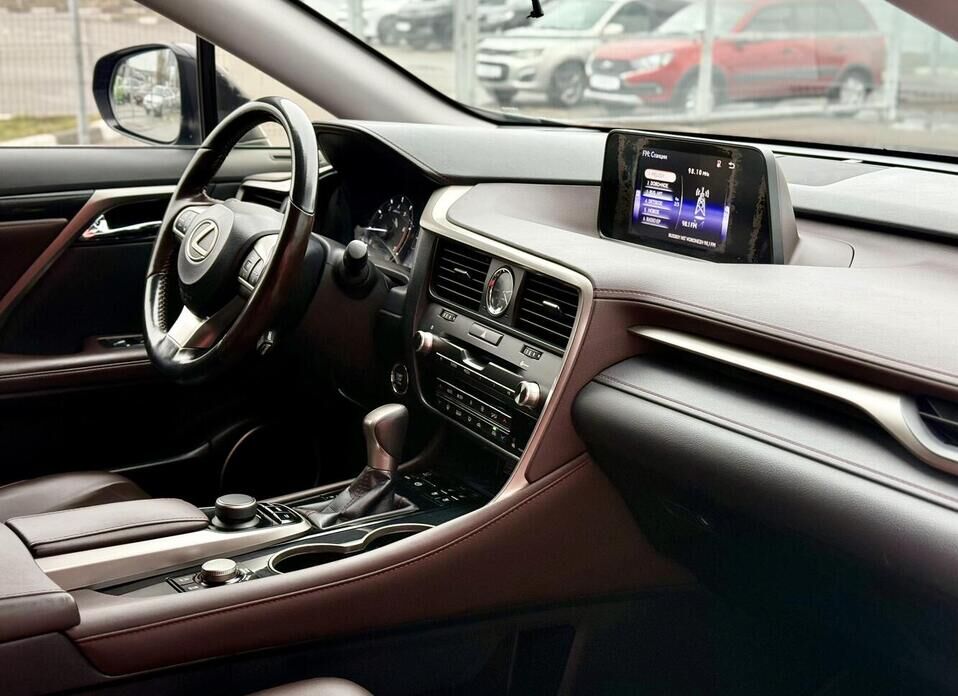 Lexus RX, IV 200t 2.0 AT (238 л.с.)