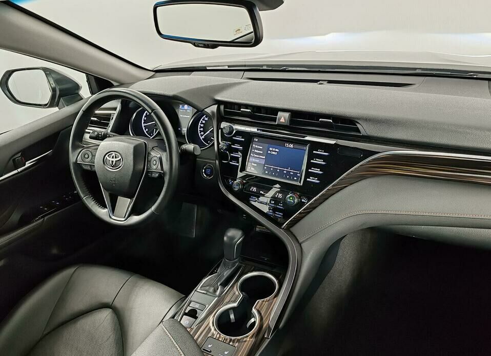 Toyota Camry 2.5 AT (181 л.с.)
