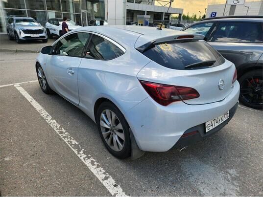 Opel Astra, 2011&nbsp;г., 173&nbsp;132&nbsp;км