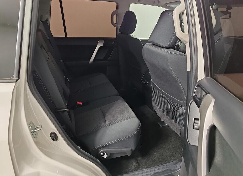 Toyota Land Cruiser Prado, 150 Series Рестайлинг 3 2.8d AT (200 л.с.) 4WD