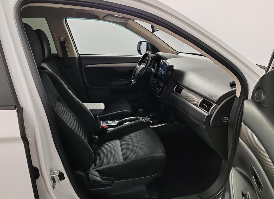 Mitsubishi Outlander, III Рестайлинг 2 2.0 CVT (146 л.с.) 4WD