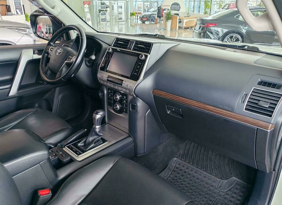 Toyota Land Cruiser Prado 2.8d AT (177 л.с.) 4WD