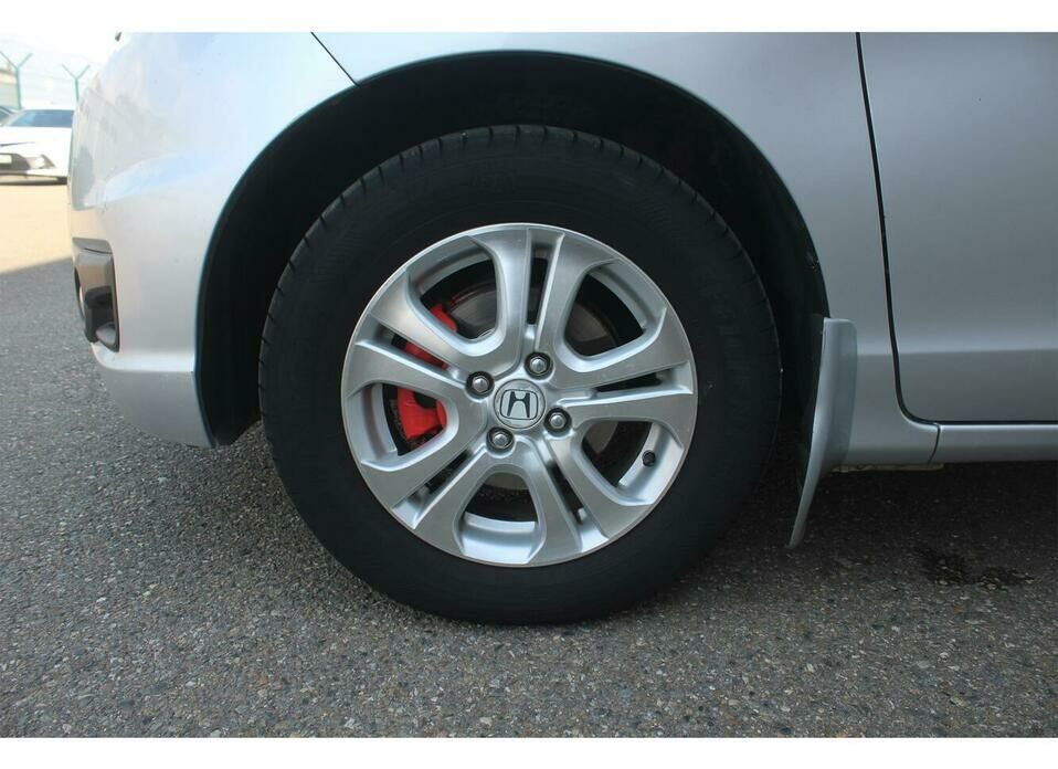 Honda Freed Spike 1.5 CVT (118 л.с.)