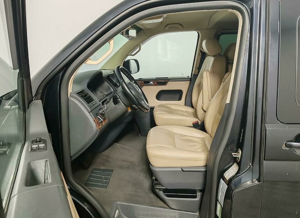 Volkswagen Multivan 2.0d AMT (180 л.с.) 4WD