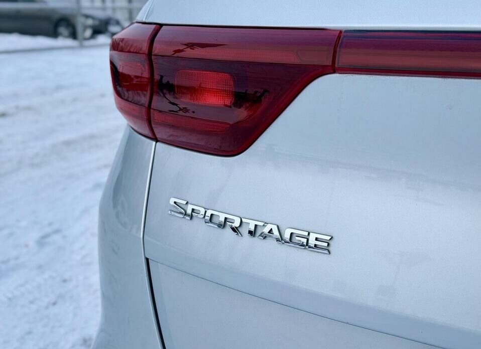 Kia Sportage, IV Рестайлинг 2.0 MT (150 л.с.) 4WD