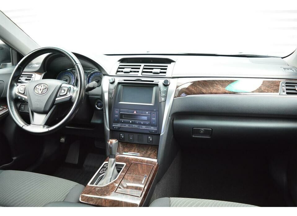 Toyota Camry 2.5 AT (181 л.с.)