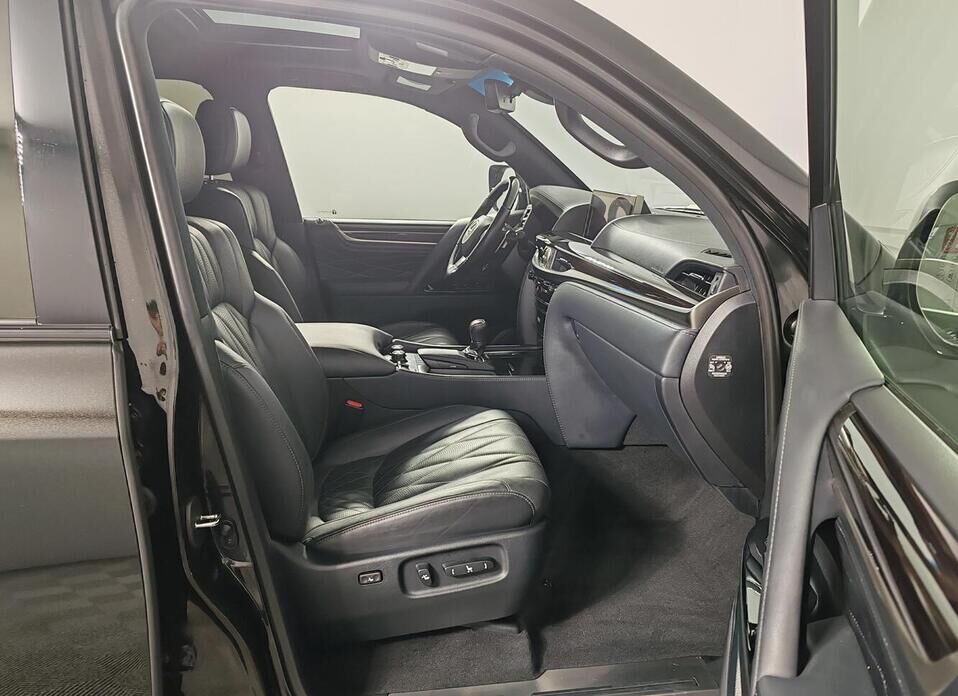 Lexus LX, III Рестайлинг 2 570 5.7 AT (367 л.с.) 4WD