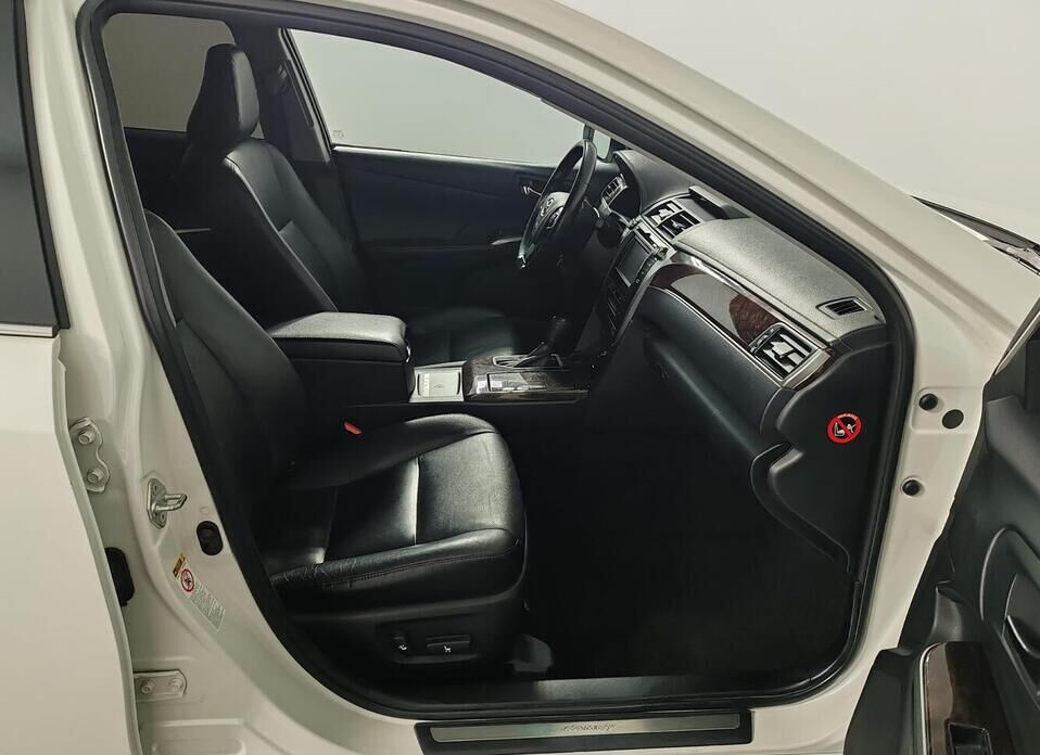 Toyota Camry, VII (XV50) Рестайлинг 2.5 AT (181 л.с.)