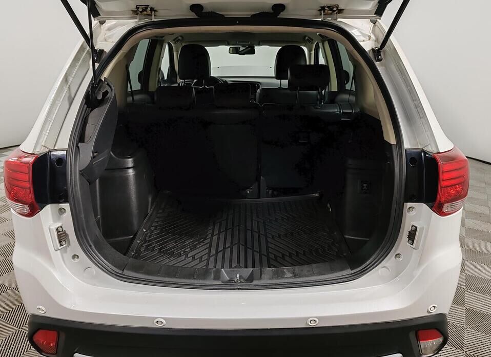 Mitsubishi Outlander, III Рестайлинг 2 2.4 CVT (167 л.с.) 4WD