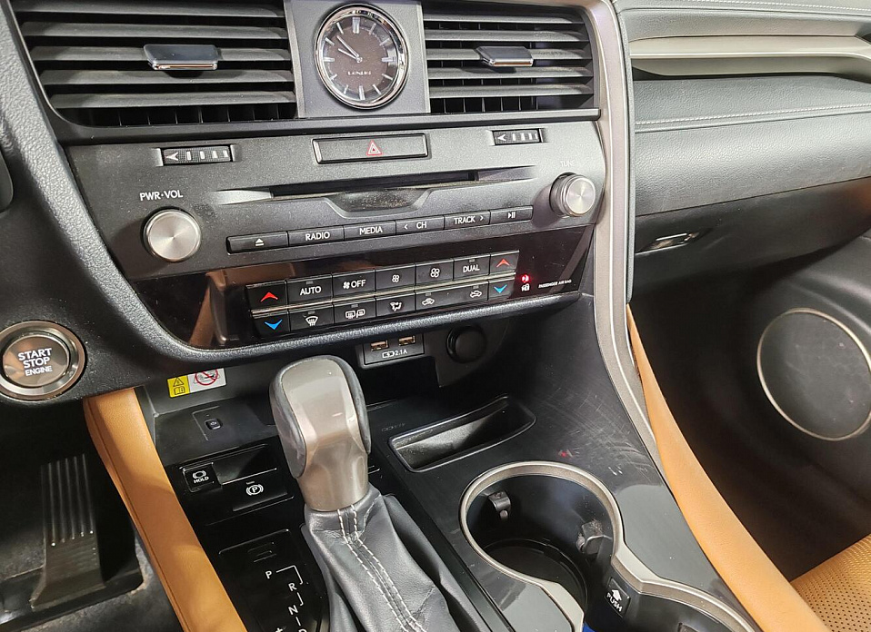 Lexus RX, IV Рестайлинг 300 2.0 AT (238 л.с.) 4WD