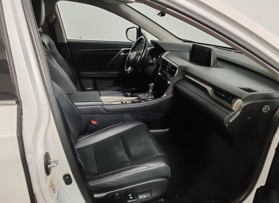Lexus RX, IV 200t 2.0 AT (238 л.с.) 4WD