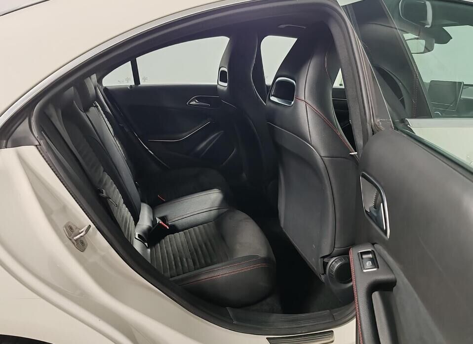 Mercedes-Benz CLA, I (C117, X117) 200 1.6 AMT (150 л.с.)