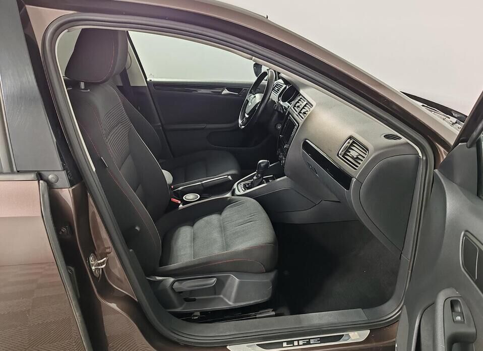 Volkswagen Jetta, VI Рестайлинг 1.4 AMT (125 л.с.)