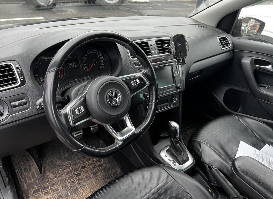 Volkswagen Polo 1.6 AT (110 л.с.)