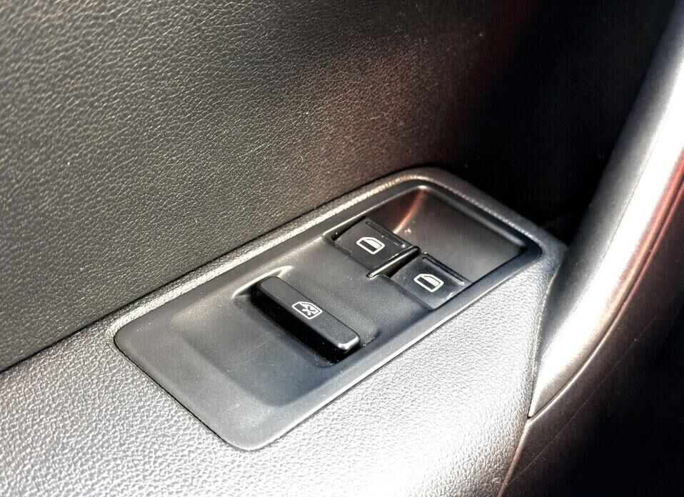 Volkswagen Polo, V Рестайлинг 1.6 AT (110 л.с.)