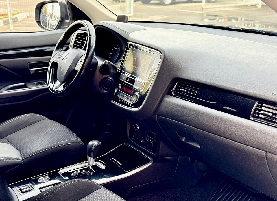 Mitsubishi Outlander, III Рестайлинг 3 2.0 CVT (146 л.с.) 4WD