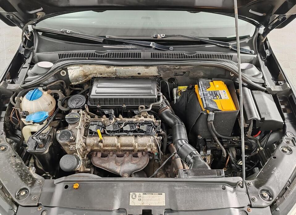 Volkswagen Jetta 1.6 AT (105 л.с.)