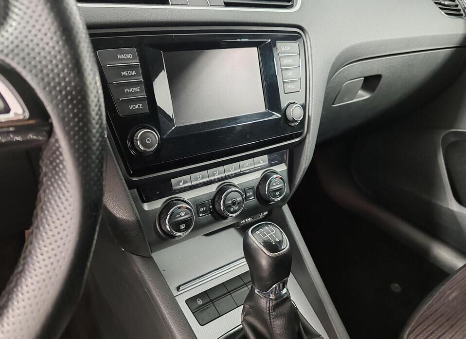 Skoda Octavia, III (A7) 1.6 MT (110 л.с.)