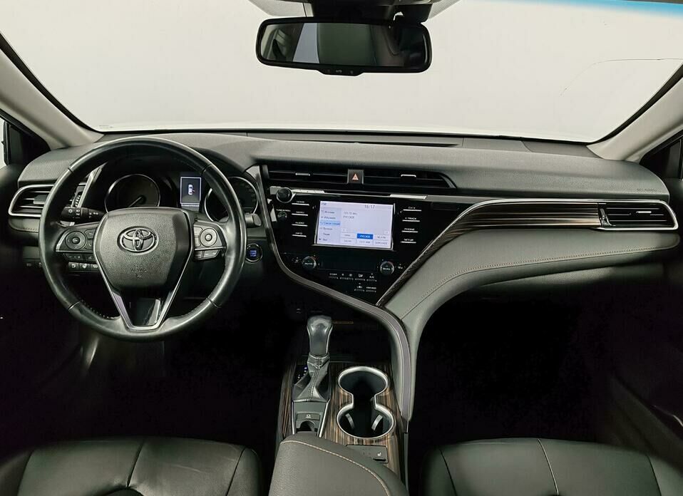 Toyota Camry 2.5 AT (181 л.с.)