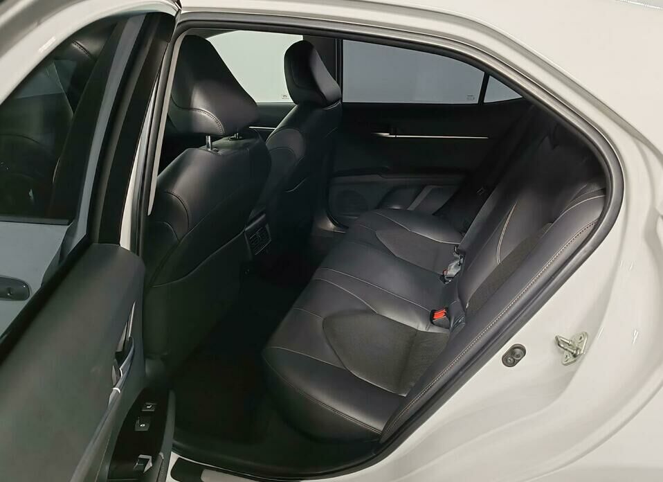 Toyota Camry 2.5 AT (181 л.с.)