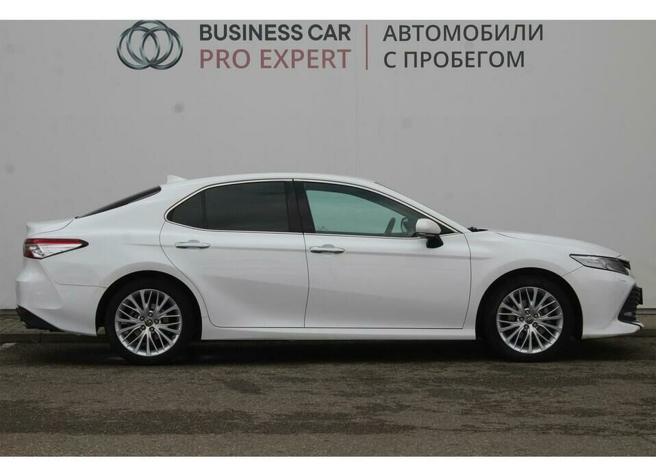 Toyota Camry 2.5 AT (181 л.с.)